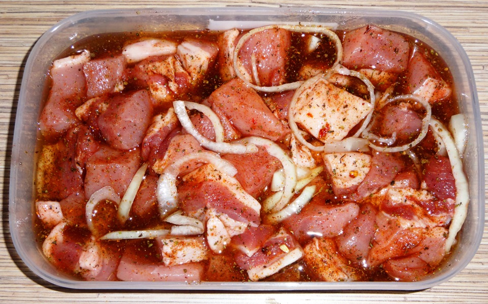 Лосятина: лучшие блюда, рецепты приготовления. как вкусно приготовить из лосятины гуляш, отбивные, котлеты, шашлык, суп, пельмени, бастурму, колбасу, тушенку, бефстроганов, холодец, плов, жаркое в дом